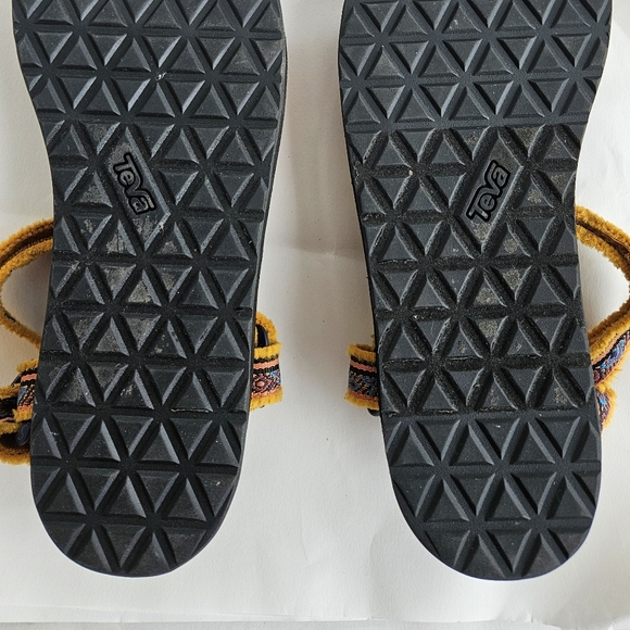 Teva - Picture 2 of 5